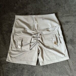 Allure scrunch shorts